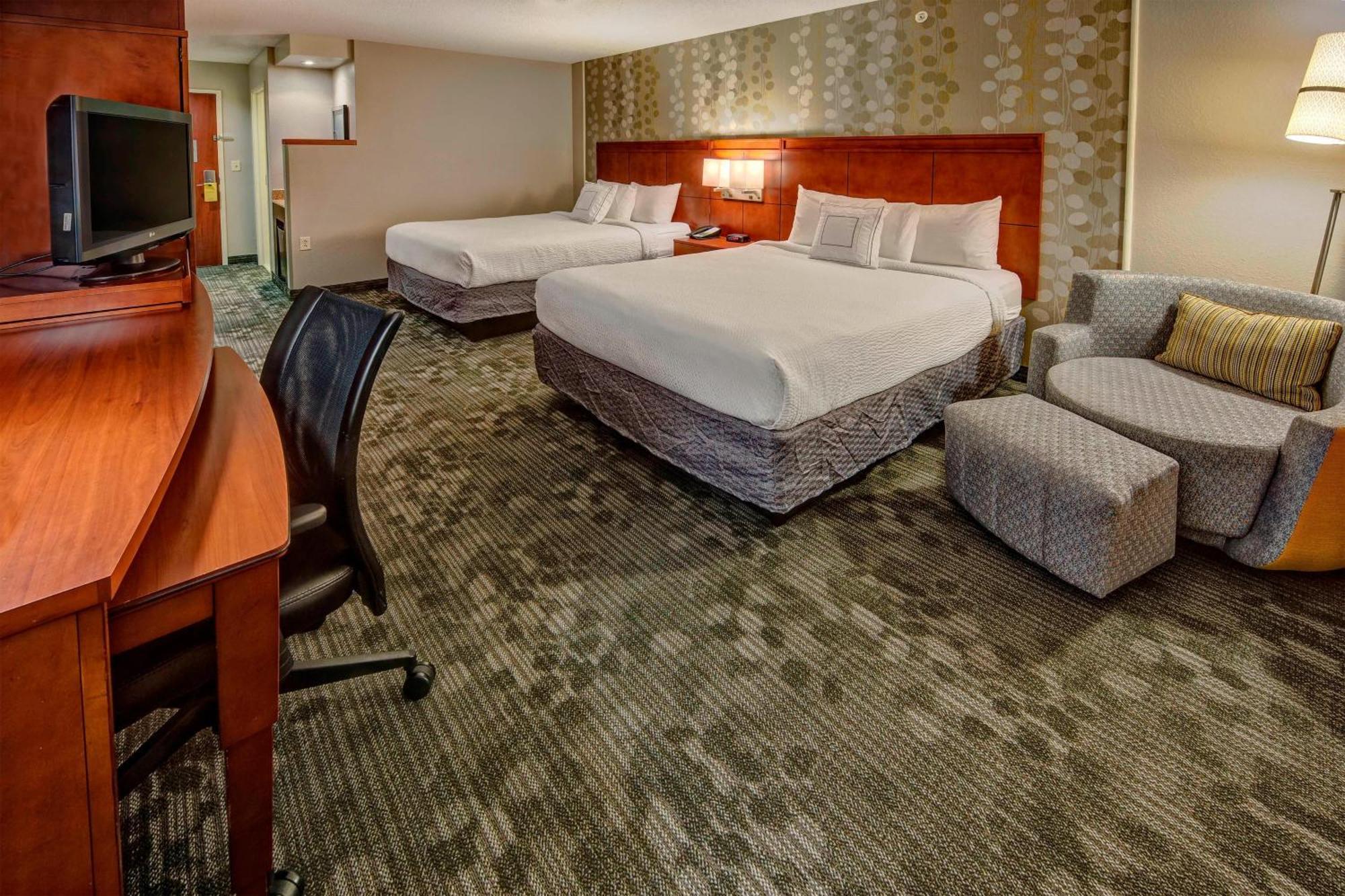 Courtyard By Marriott Alexandria Hotel Exterior photo
